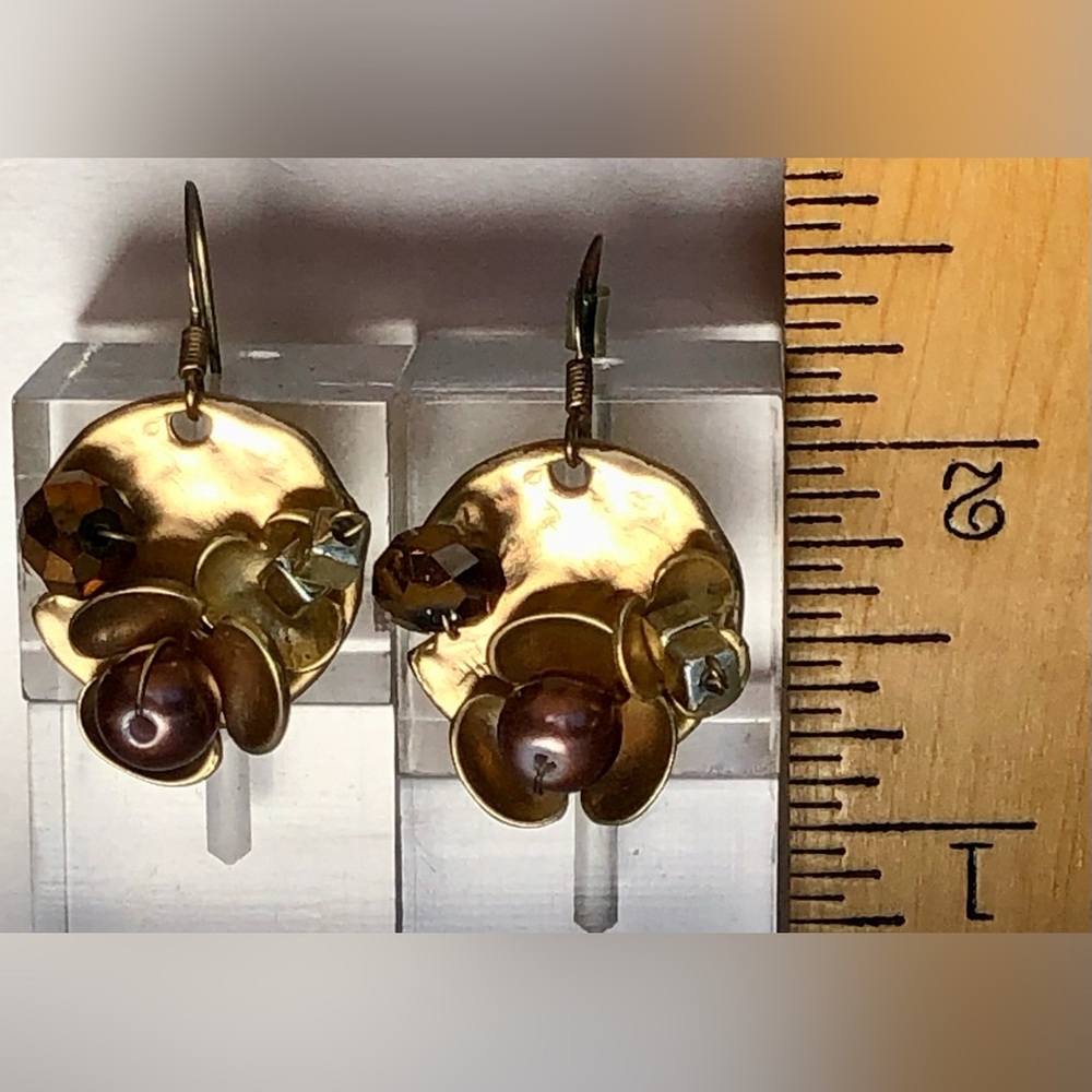 VINTAGE Gold Bronze mixed metal earrings Crystal and Pearl beads Unique design - Picture 2 of 5